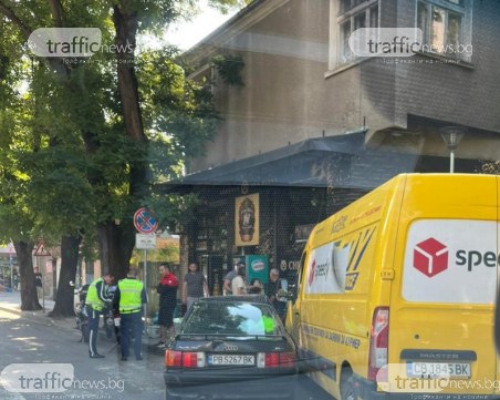 Бус и лек автомобил се блъснаха в центъра на Пловдив