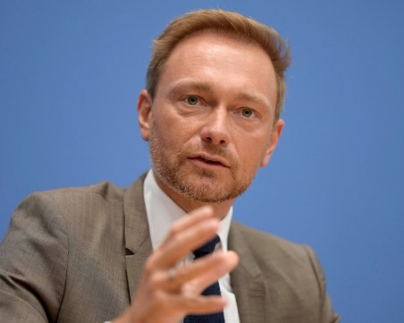 Кристиан Линднер: Поздравяваме България за стабилността на държавните финанси