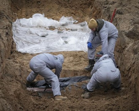 Откриха още 7 тела в масов гроб край Буча