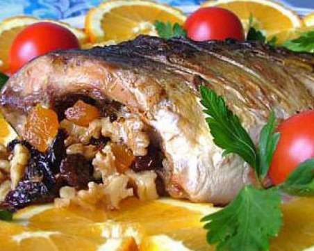 Вкусен шаран със сини сливи