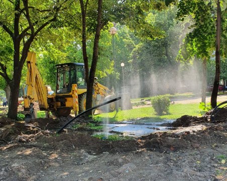 Вода извира от пл. 