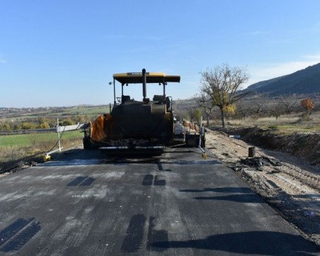 Асен Василев: На пътя Асеновград – Кърджали е сложена 6 метра тръба за 1 млн. лева