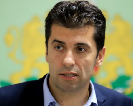 Кирил Петков изненадващо в парламента, не се притеснявал от вот на недоверие