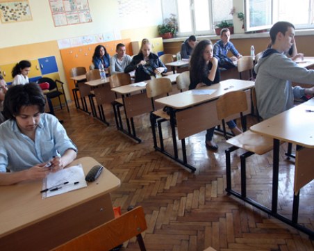 Средният успех от изпитите по професия е 4,36