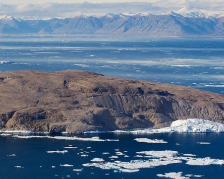 Войната на уискито приключи! Дания и Канада вече имат сухопътна граница