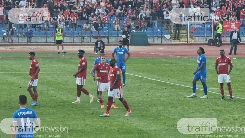 Левски ще играе срещу ПАОК, а ЦСКА ще срещне Македония