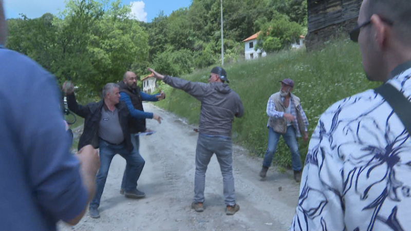 След нападението с камъни по бг журналисти в Сърбия, двама са задържани