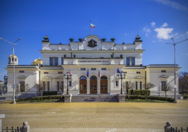 Политическите сътресения в България привличат вниманието на международните медии Дали