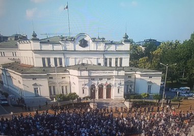 Пред парламента започна вторият за деня протест в защита на