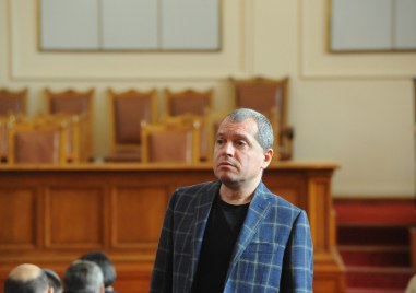 Кирил Петков и негови хора продължават да тормозят нашите депутати