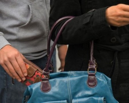 Арестуваха четири джебчийки, обрали жена в Пловдив