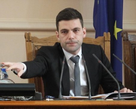 Депутатите решават дали да отстранят Никола Минчев