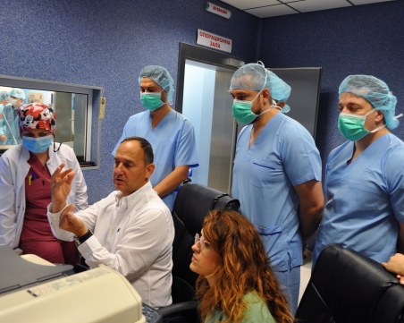 Мащабен международен курс показа операции на живо в УМБАЛ 