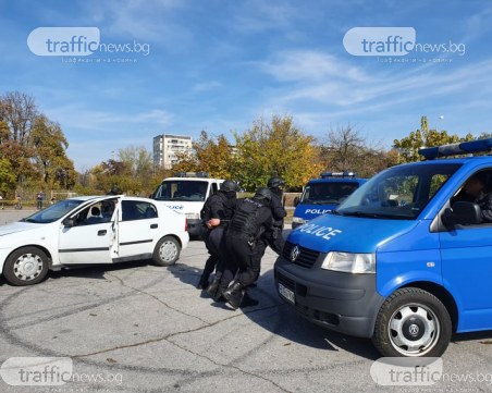 Мащабна полицейска операция в Самоков след нападение на полицаи