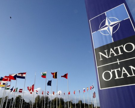 НАТО ще защитава всеки сантиметър от съюзническата територия