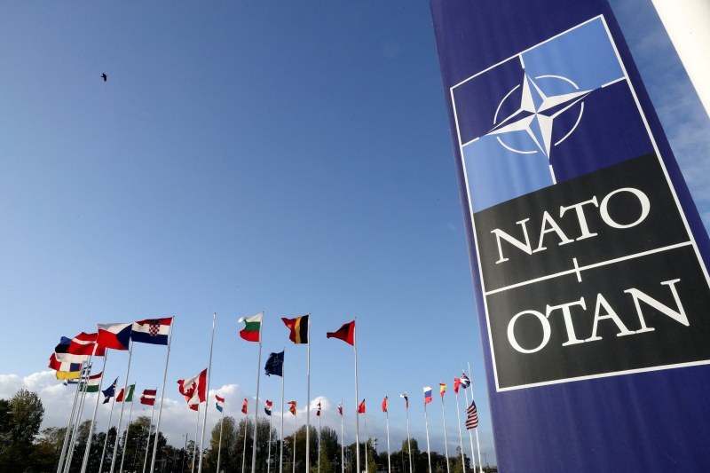 НАТО ще защитава всеки сантиметър от съюзническата територия