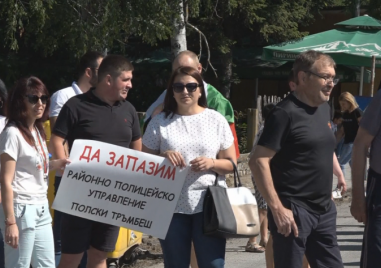 Жители на Стражица и Полски Тръмбеш блокираха три основни пътни