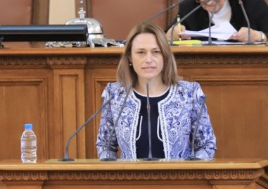 Ива Митева отказва да бъде номинирана за председател на парламента