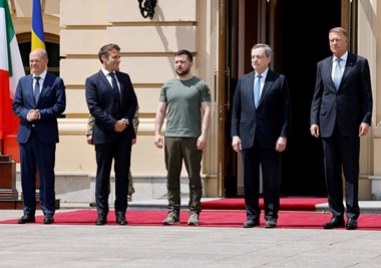 На срещата си с украинския президент Володимир Зеленски френският президент
