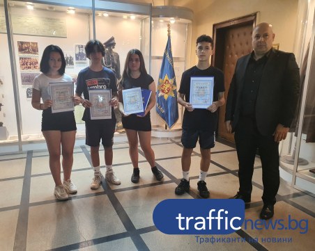 Добрите деца на Пловдив! Ученици намериха и върнаха дамска чанта с близо 3000 лева