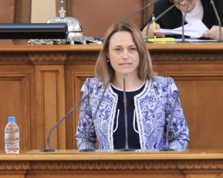Ива Митева отказа номинацията за шеф на парламента