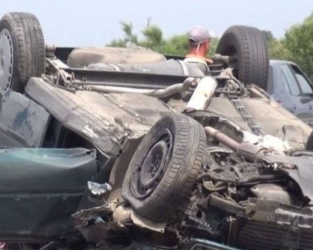 Кола катастрофира и се завъртя по таван край Пловдив