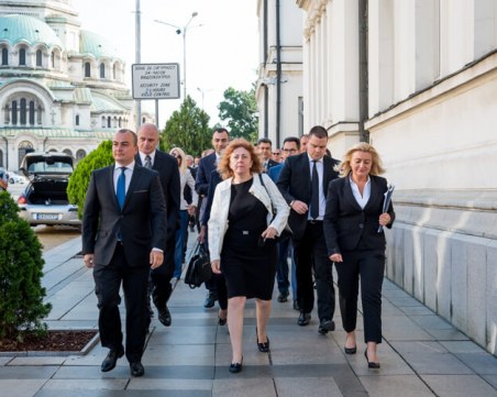 Министър поиска партиите да се върнат на масата за преговори заедно с ИТН