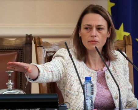 Митева: Проверявали са и мен и Каримански в ДАНС