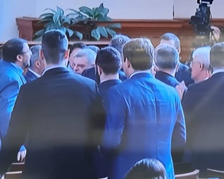 Отново: Напрежение и саморазправа в Народното събрание