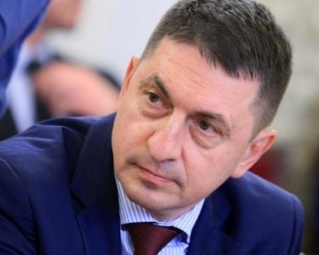 Терзийски: Протестиращи нападнаха депутати, а полицаите не реагираха