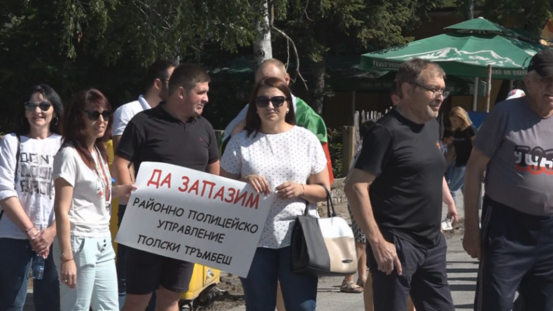 Блокираха главни пътища заради закриване на Районни управления