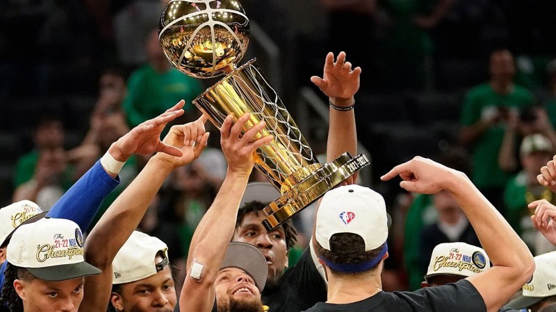 Голдън Стейт Уориърс стана шампион в НБА. Воините завоюваха седмата