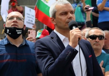 Лидерът на Възраждане Костадин Костадинов призова симпатизантите си да излязат