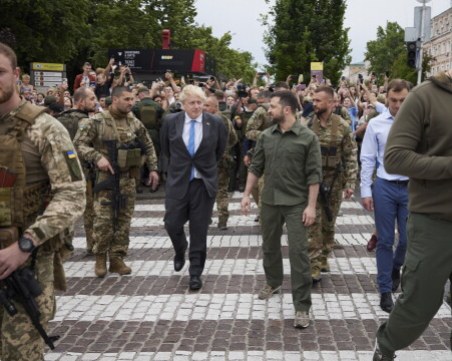 Изненадващо посещение: Борис Джонсън се срещна със Зеленски в Киев