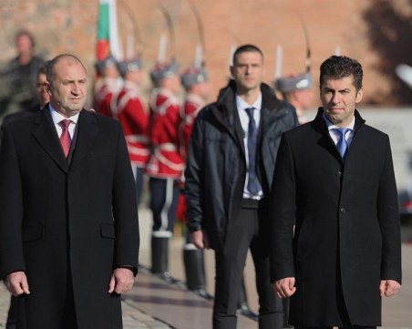 Президентът за Кирил Петков: Той не е куриер, а премиер