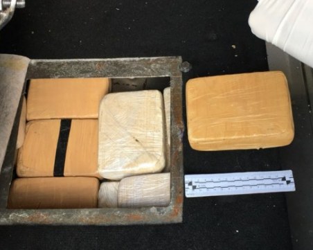 Задържаха над 1 кг кокаин в български автобус