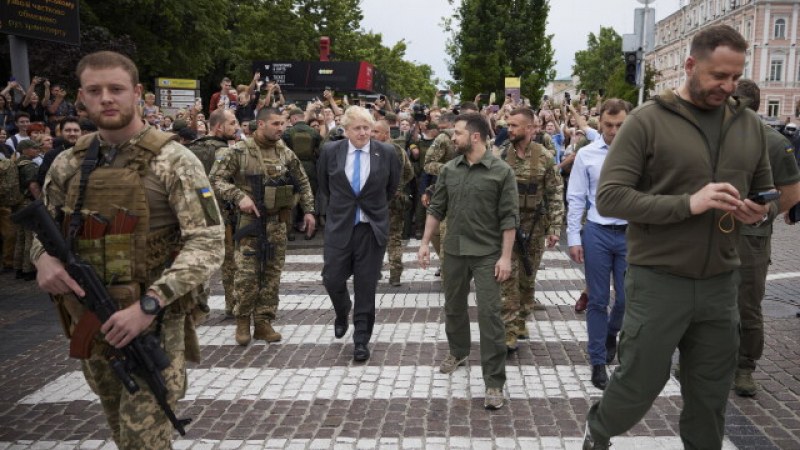Изненадващо посещение: Борис Джонсън се срещна със Зеленски в Киев