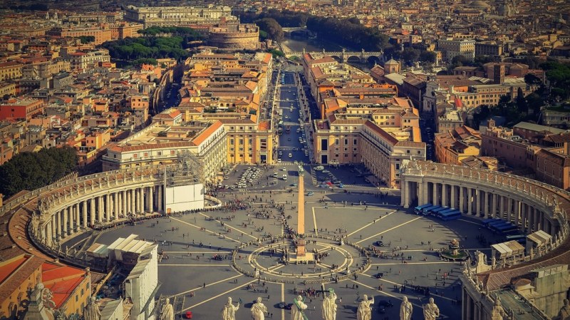 Стрелба и гонка във Ватикана, арестуваха нарушителя