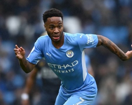 Челси близо до привличането на Стърлинг