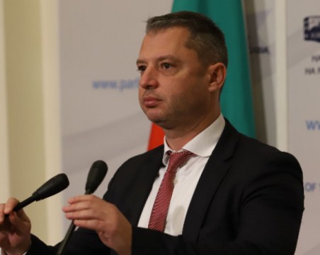 Делян Добрев: Гърция купува по-скъп петрол от нас, не можем да се сравняваме с тях