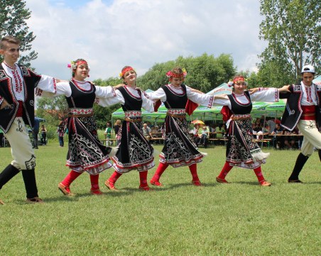 Любители на фолклорните танци превземат Ягодово за тридневни 