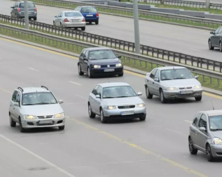 Въвеждат забрана за влизане на стари коли в центъра на София от декември