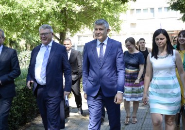 Еврокомисарят за работни места и социални права Никола Шмит посети