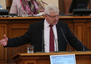 В десетминутно изявление пред парламента депутатът от ГЕРБ Кирил Ананиев