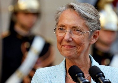 Министър председателят на Франция Елизабет Борн подаде оставка Президентът Еманюел Макрон