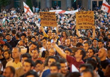 Над 120 хиляди грузинци излязоха на шествие в подкрепа на