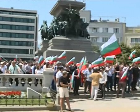 Демонстранти се събраха на три протеста в центъра на София