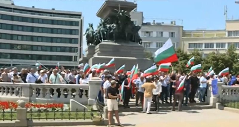 Демонстранти се събраха на три протеста в центъра на София