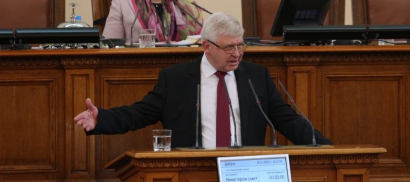 В десетминутно изявление пред парламента депутатът от ГЕРБ Кирил Ананиев