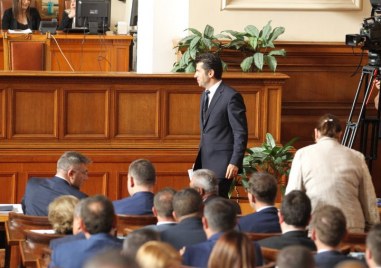 Първият вот на недоверие в новата българска история бе реализиран